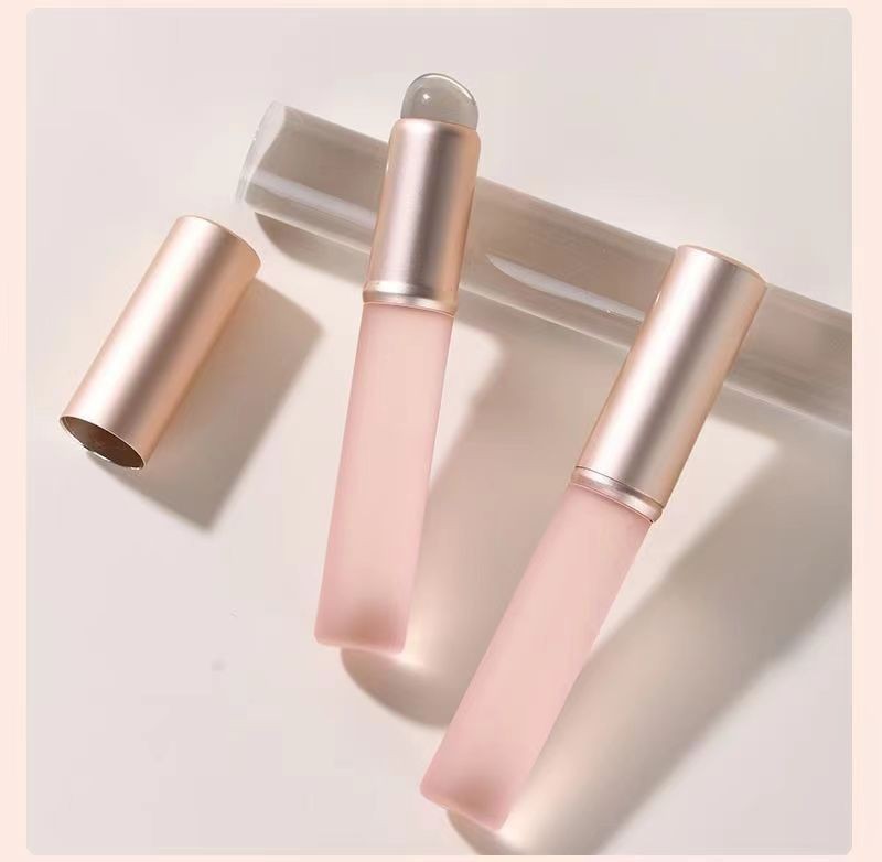 Lipstick lip brush silicone head portable with cap blending round head concealer Cangzhou makeup brush new makeup tool