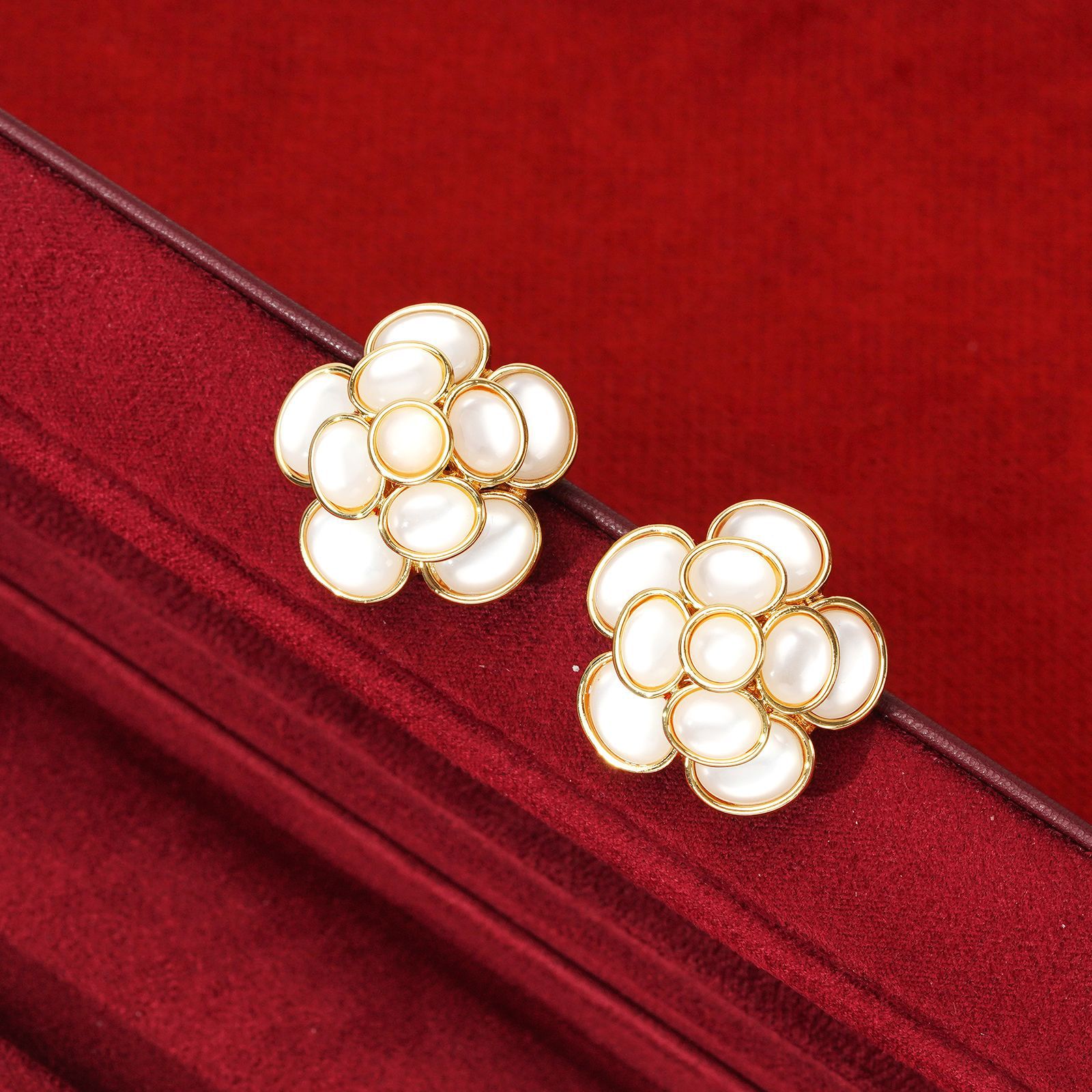 Qingdao accessories Hepburn-style pearl necklace camellia pendant earring set
