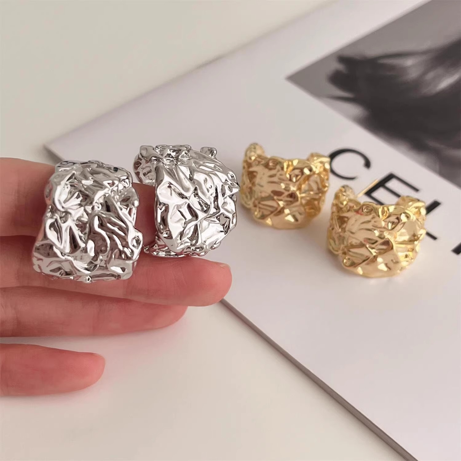 INS Exaggerated Lava C Hoop Niche Wrinkled Wide Face Gold-Plated Ear Hoops Earrings