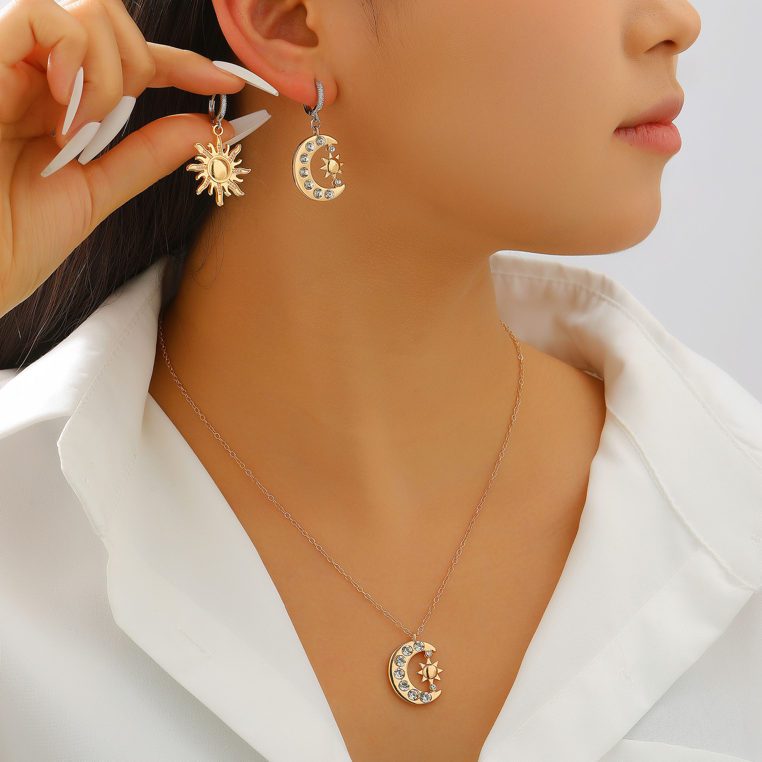 Luxurious Diamond Star Moon Pendant Necklace Festival Women's Clothing Matching Star Moon Collarbone Chain