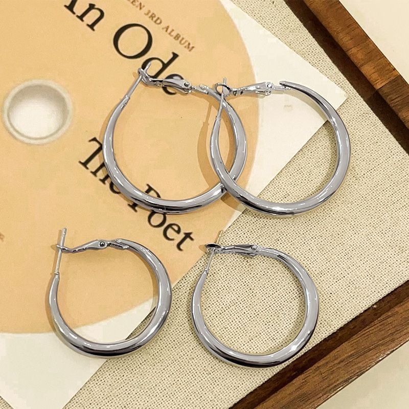 Silver Plain Circle S925 Silver Needle Ear Hoops Women 2025 New Round Face Earrings Niche Circle Ear Accessories
