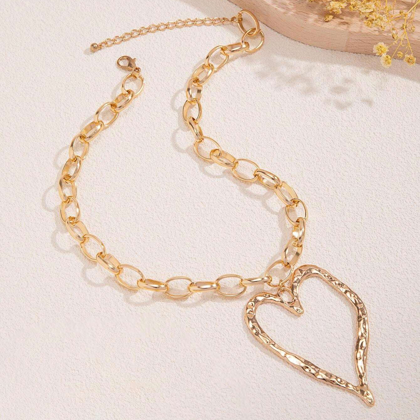 Accessories Metal Chain Exaggerated Hammered Heart Pendant Necklace Simple Zinc Alloy Necklace