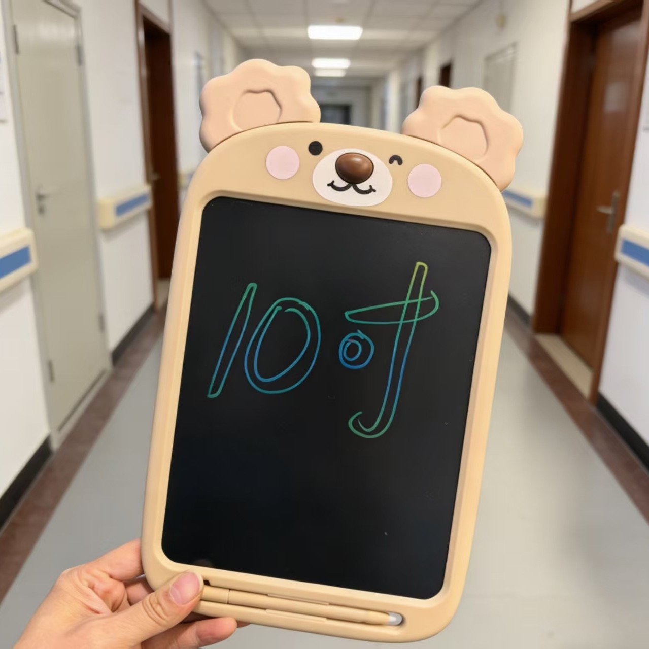 2026 new 10-inch children's graffiti writing board color large drawing board electronic hand-painted board hard card sleeve