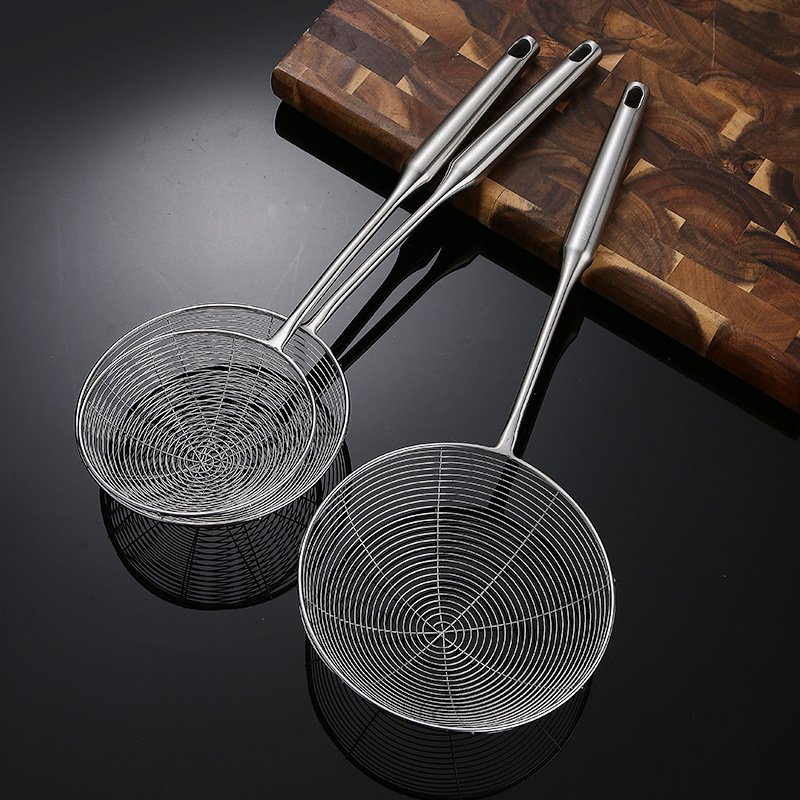304 Large Strainer Stainless Steel Hot Pot Spoon Strainer Kitchen Supplies Frying Wire Strainer Home Kitchen Utensils Mesh Strainer