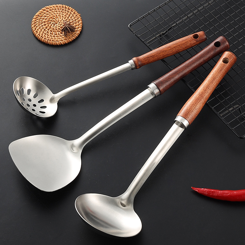 Thickened non-magnetic stainless steel pot shovel, kitchen wooden handle spatula, cooking spoon series, 9.9 yuan store display