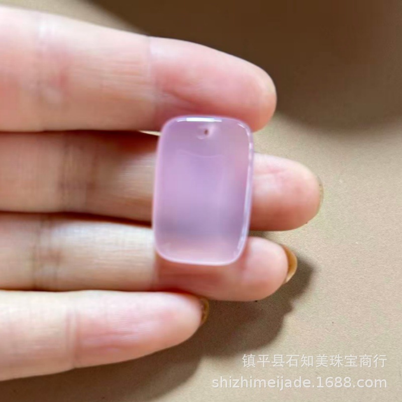 绳子随机配送 · 粉玉髓小方牌约24*16*7mm