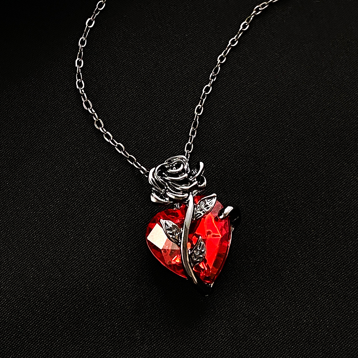 Love Rose Flower Necklace Women Gothic Winding Flower Heart Collarbone Chain Valentine's Day