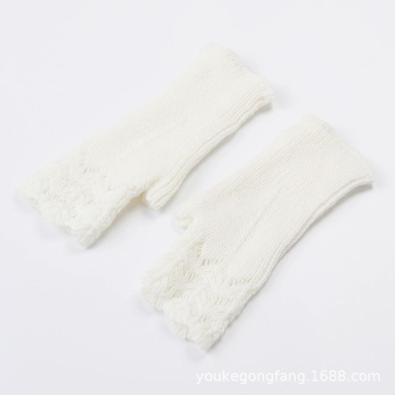Women's Autumn Winter Short Fish Scale Knit Fingerless Warm Wrist Protection Sleeve Cuff Yarn Gloves Hollow Short Gloves