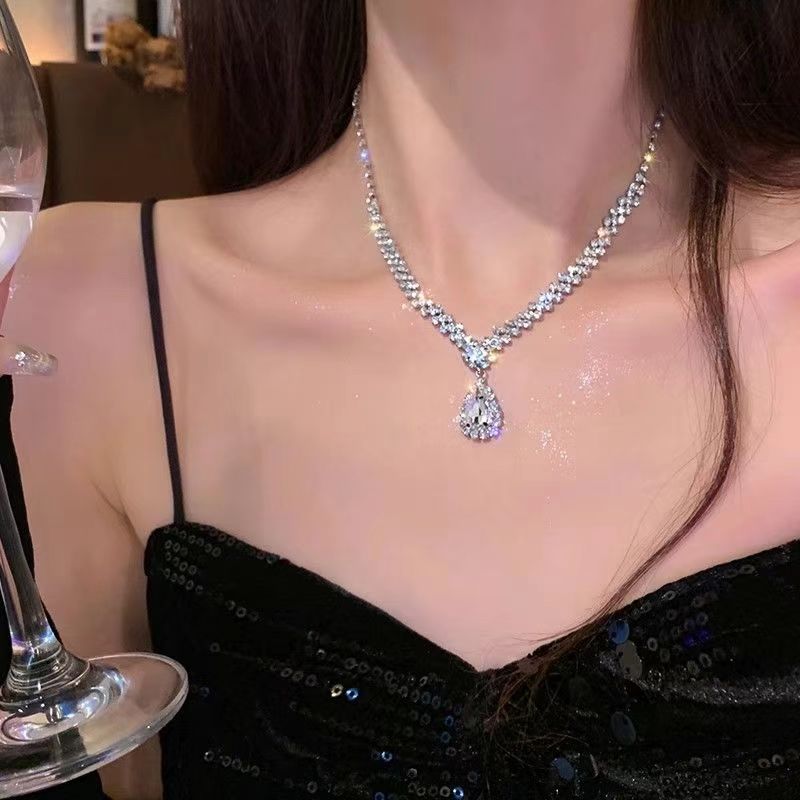 Pearl rhinestone water drop flower necklace collarbone chain niche evening dress necklace women