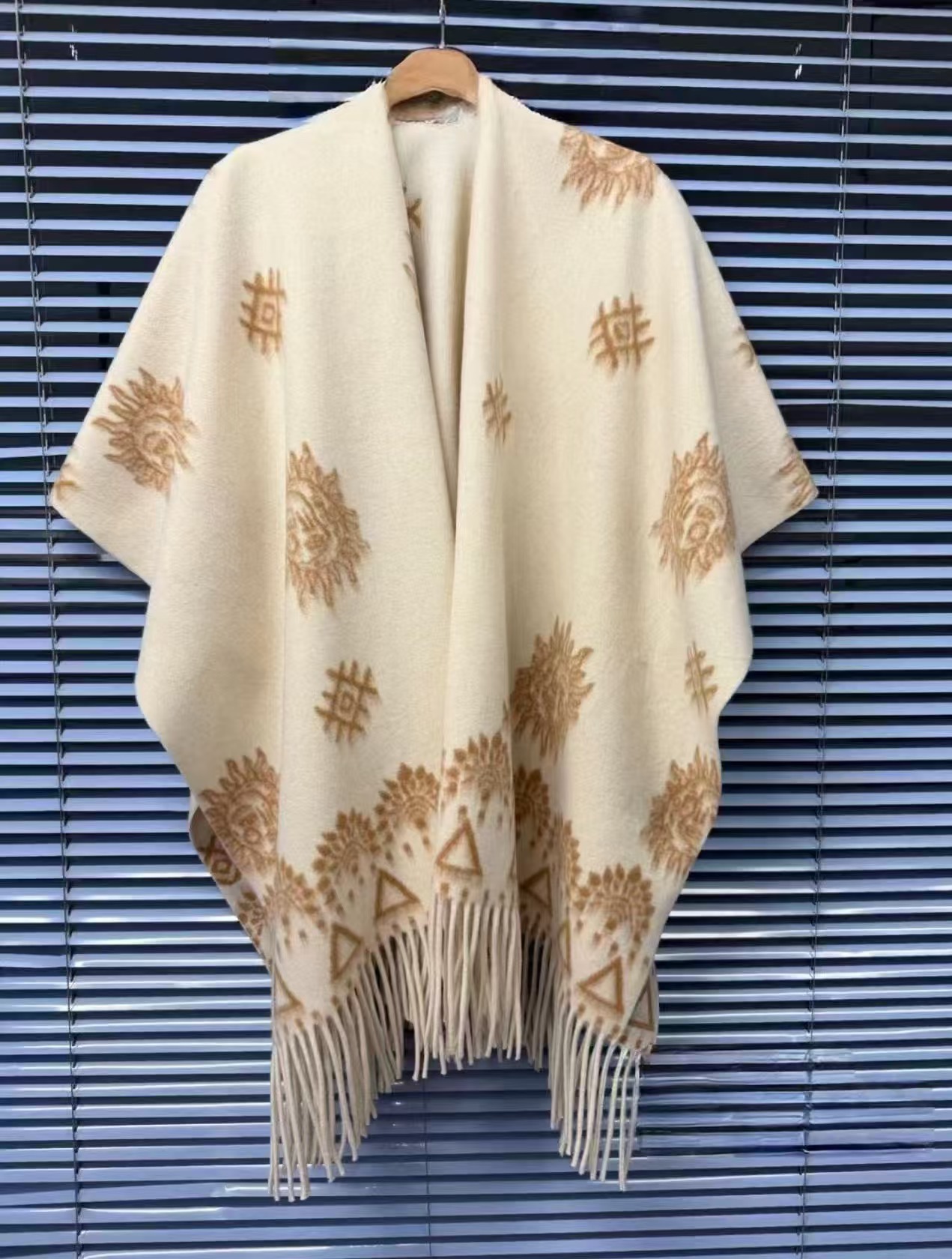 Autumn Winter New Plaid Shawl Outer Wear Tassel Shawl Cape Cape Scarf Coat Women