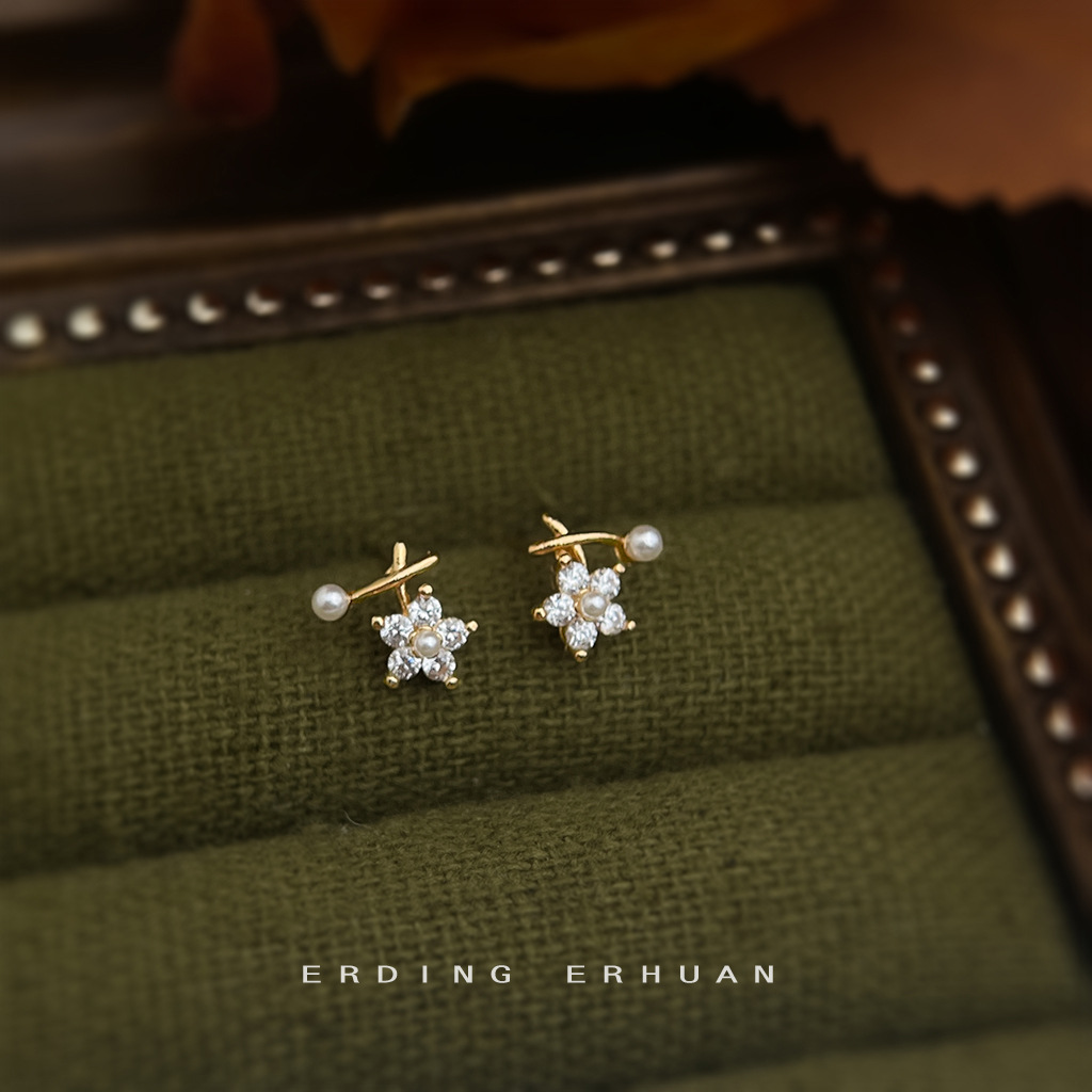 Mini version~Zircon small flower silver needle plated 14K sweet minimalist style commuting earrings
