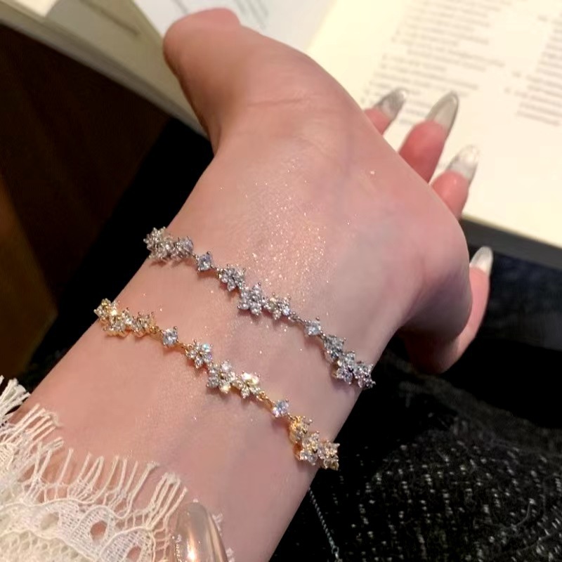 Dreamy Flower Garden Bracelet for Women Sweet Girl Date Girl Decorative Hand Jewelry