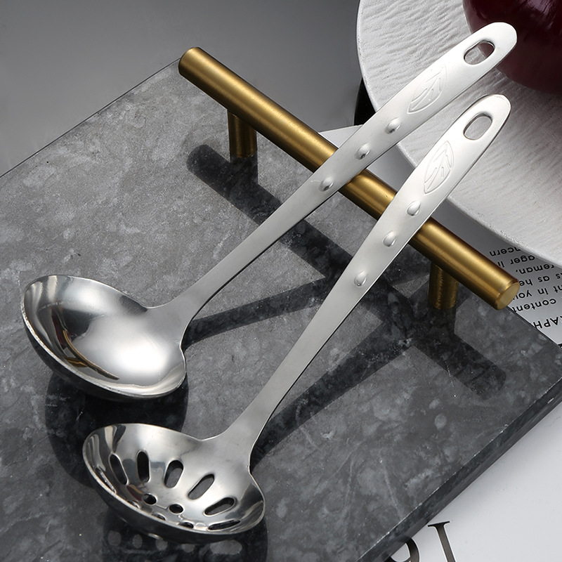 Stainless steel thickened extended soup ladle strainer household kitchen soup hot pot multi-size leaf drip long handle soup spoon anti-scalding