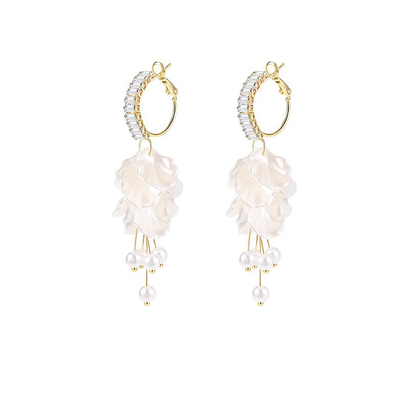 Petal Pearl Earrings for Women 2026 New Autumn Winter Stud Earrings Vacation Style Ear Accessories