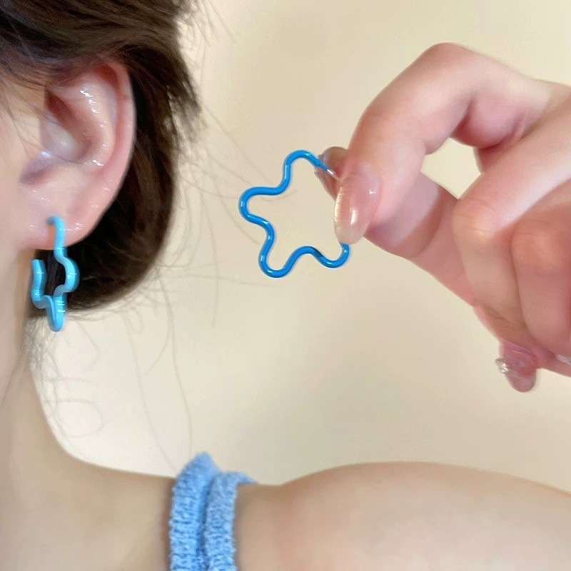 Blue Gradient Small Flower Glaze Earrings for Women Summer Sweet Girl Heart Stud Earrings Dopamine Niche Exquisite Ear Accessories